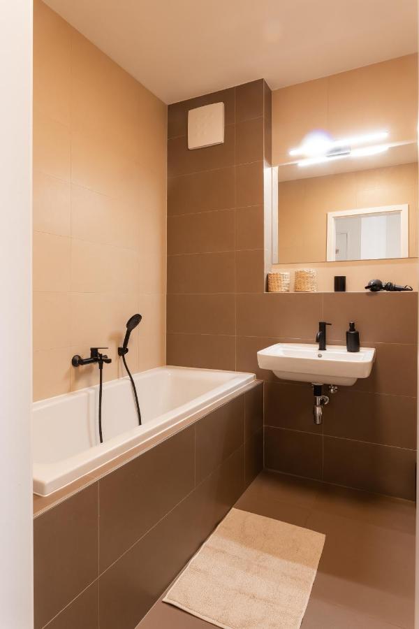 Quiet & Cozy Apartment Old Town - Free Underground Parking Košice Εξωτερικό φωτογραφία